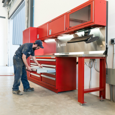 Workstations and workbenches for workshops